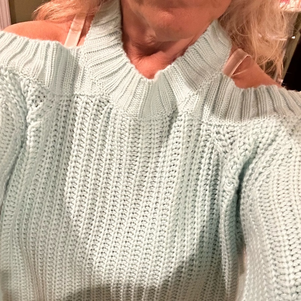 LIME LUSH Boutique Mint cold shoulder sweater, M